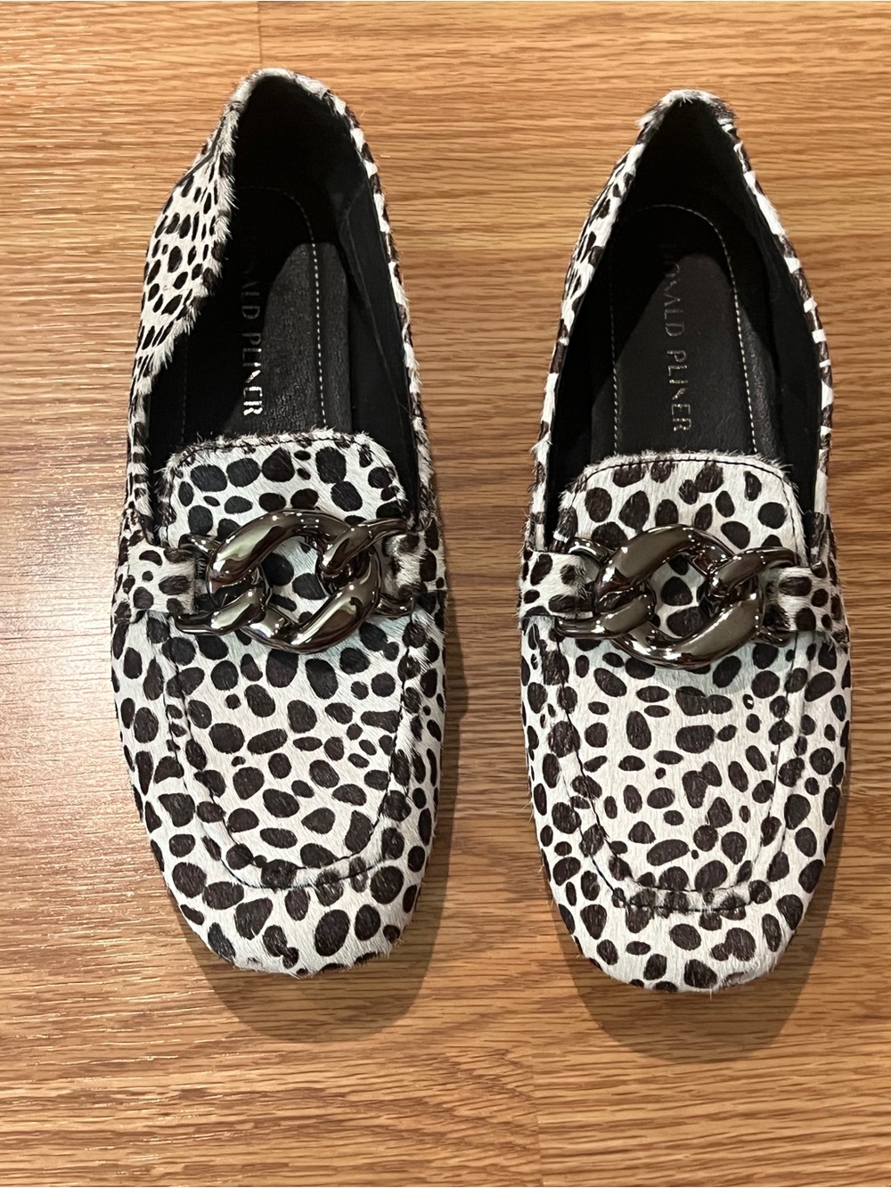 Donald J. Pliner Black and White Spotted Fur Chain-Trim Loafers Womens 8.5